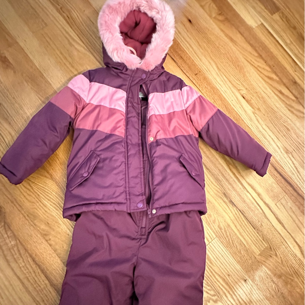 5t purple and pink Oshkosh b’gosh snow suit- never worn